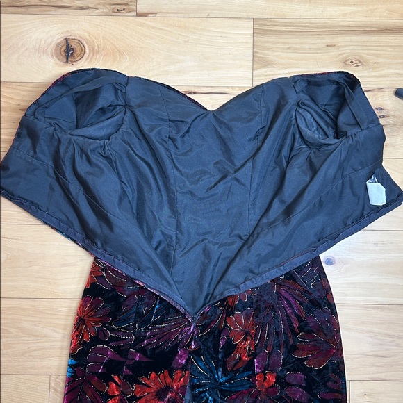 TC Petites Vintage Floral Velvet Off-Shoulder Dress | Size 6 - Picture 7 of 11